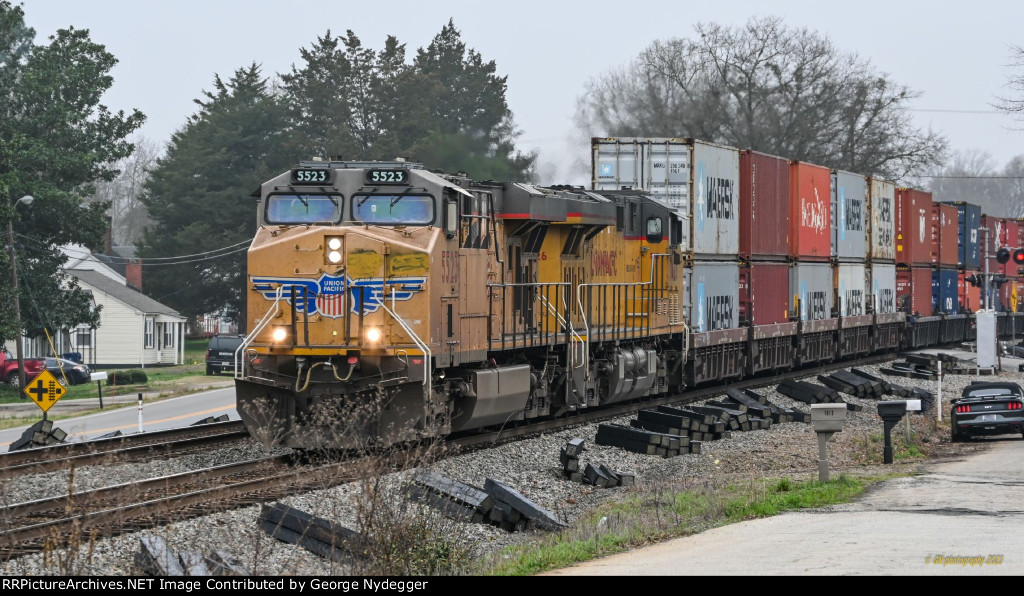 UP 5523 & 7426
